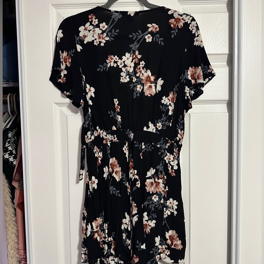 American Eagle Floral Romper - Picture 5 of 5